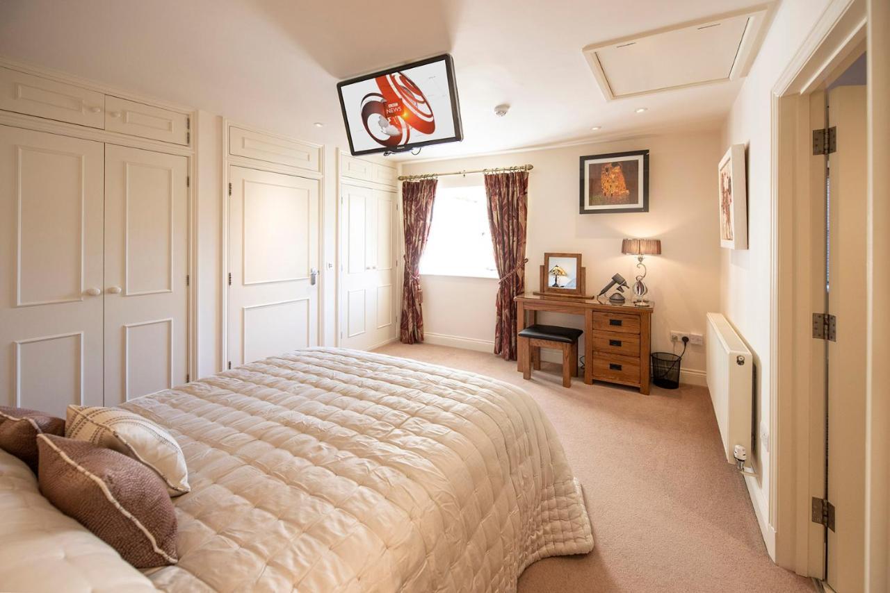 Bourton-on-the-Water Oberon River View Apartment מראה חיצוני תמונה